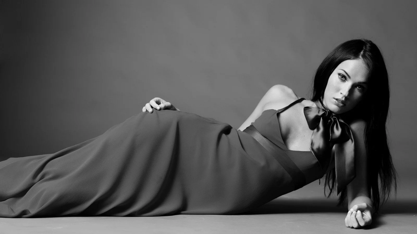 megan fox, актриса, бант, взгляд, чб
