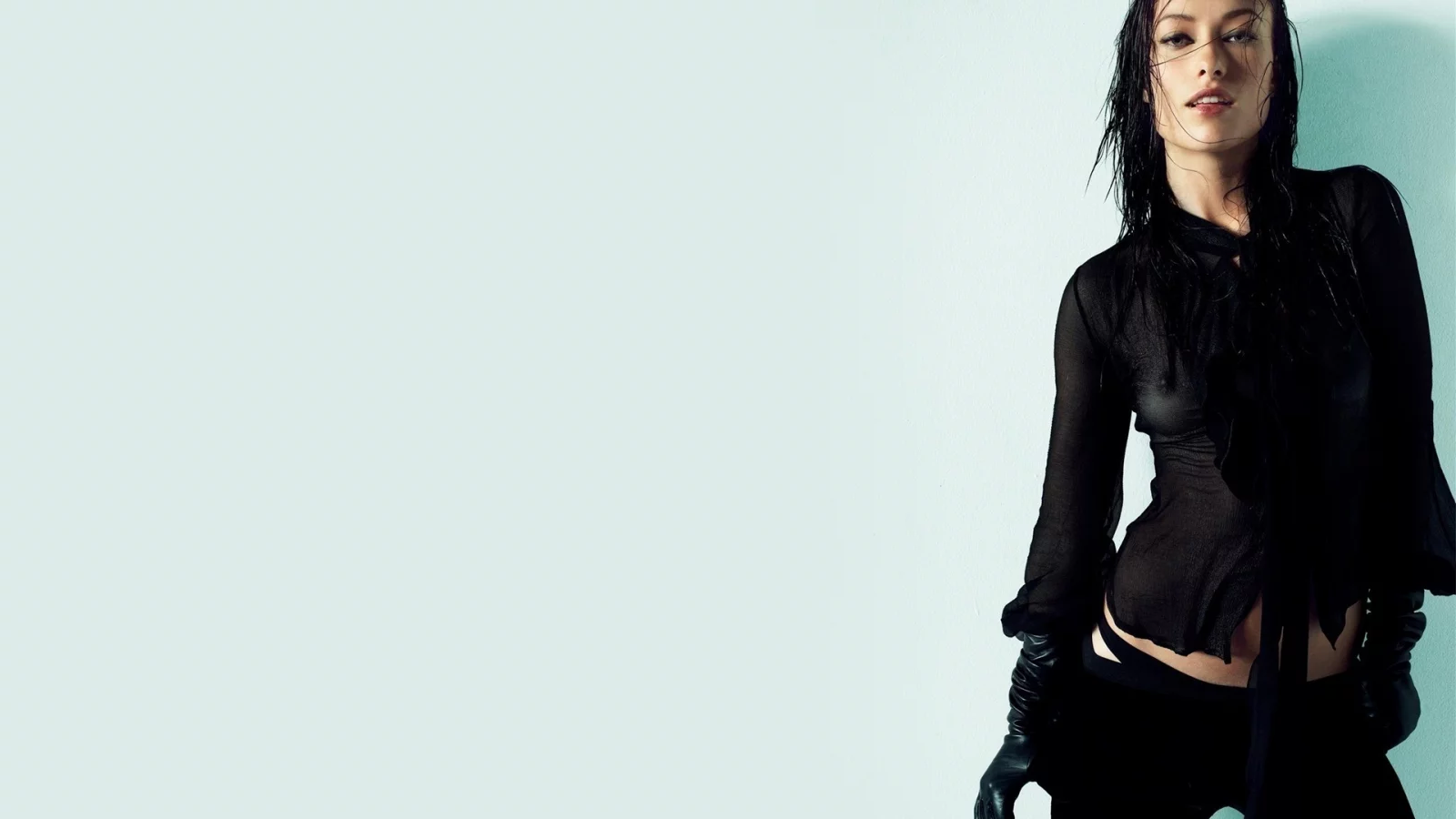 брюнетка, взгляд, стоит, 13, olivia wilde, у стены