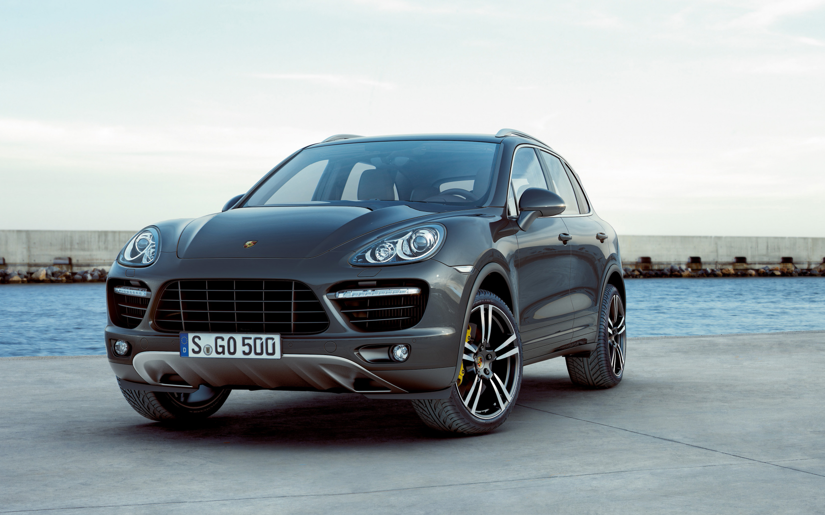 Вода порше. Порше Кайен 2011. Porsche Cayenne Turbo. Porsche Cayenne Turbo s 2012. Порше Кайен 2010.