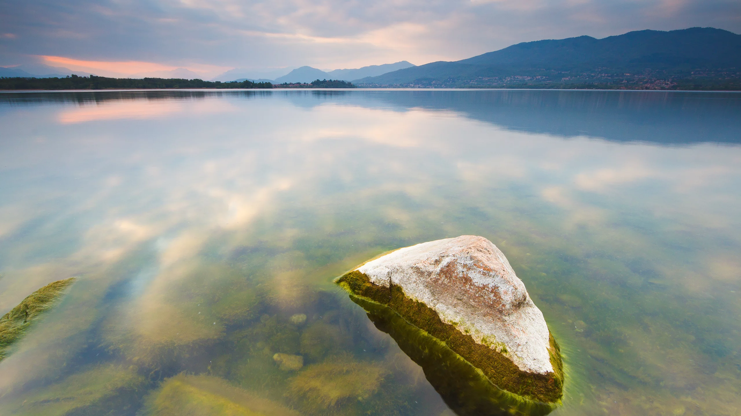 пейзаж, shallow, nature, reflection, sky, water, небо, мель, горы, landscape, камни, clouds, облака, вода, природа, mountains, 2560x1600, река, river, rocks, отражение