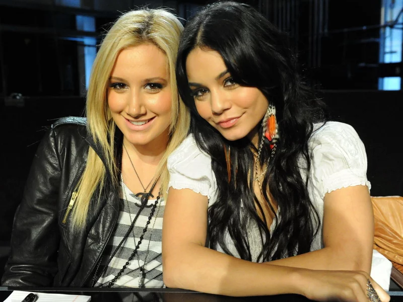 ванесса хадженс, ashley tisdale, эшли тисдейл, брюнетка, vanessa hudgens, блондинка