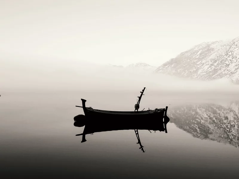 reflection, озеро, nature, отражение, mountains, landscape, lake, вода, чб, water, fog, природа, пейзаж, snow, снег, 1920x1200, b&w, туман, boat, горы, лодка