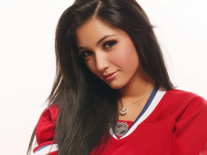 улыбка, футболка, модель, взгляд, montreal canadiens, хоккей, misa campo, актриса, брюнетка