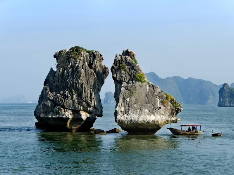 камень, лодка, море, горы, небо, люди, китай