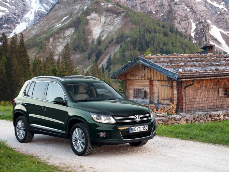 green, volkswagen, tiguan