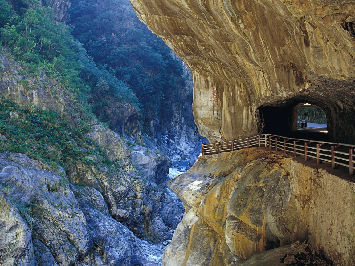 in hualien, taiwan, taroko gorge