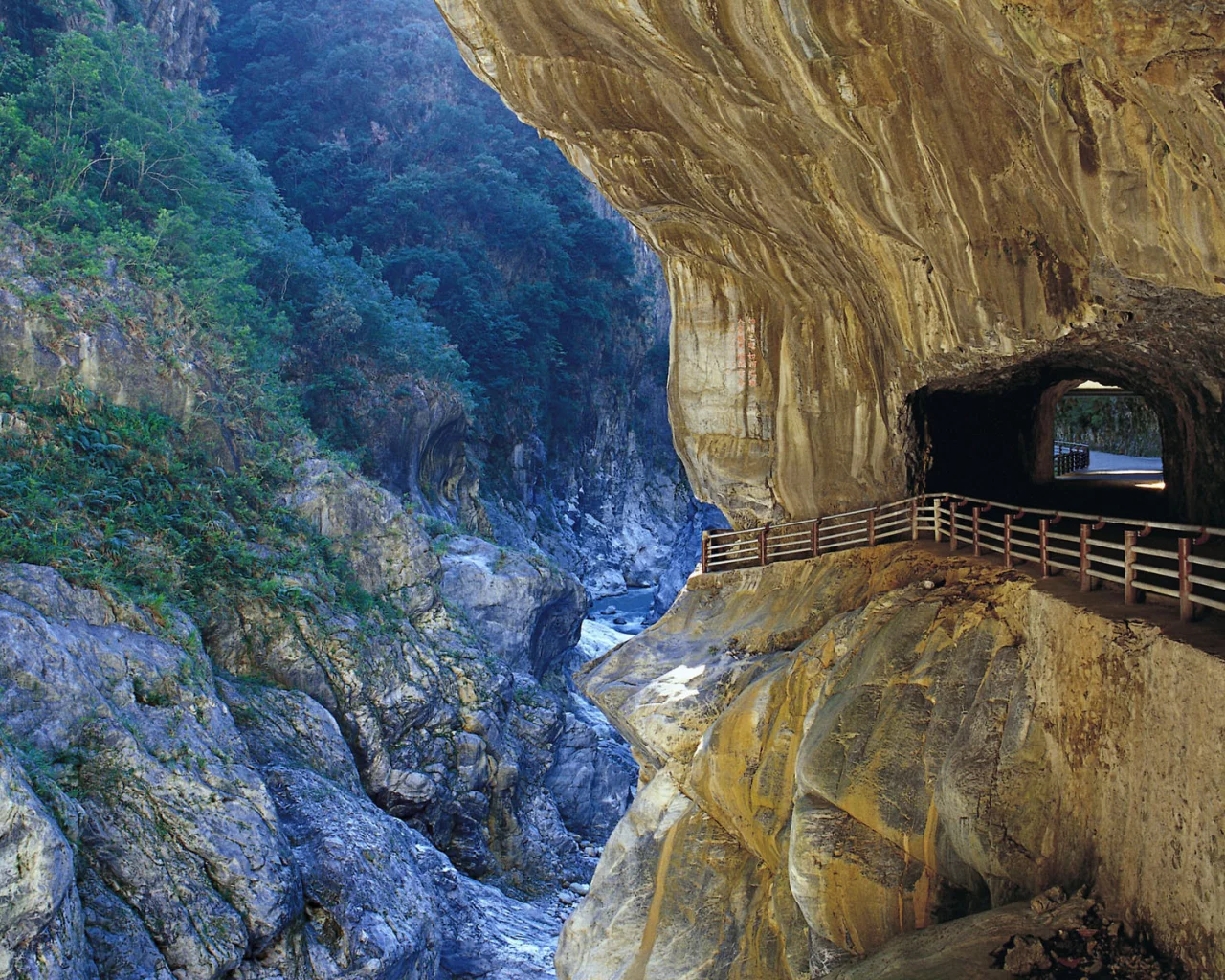 in hualien, taiwan, taroko gorge