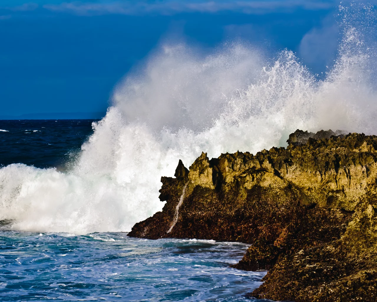 облака, 2560x1598, небо, sky, nature, landscape, waves, волны, пейхаж, вода, rocks, clouds, скалы, океан, ocean, природа, shore, берег, water