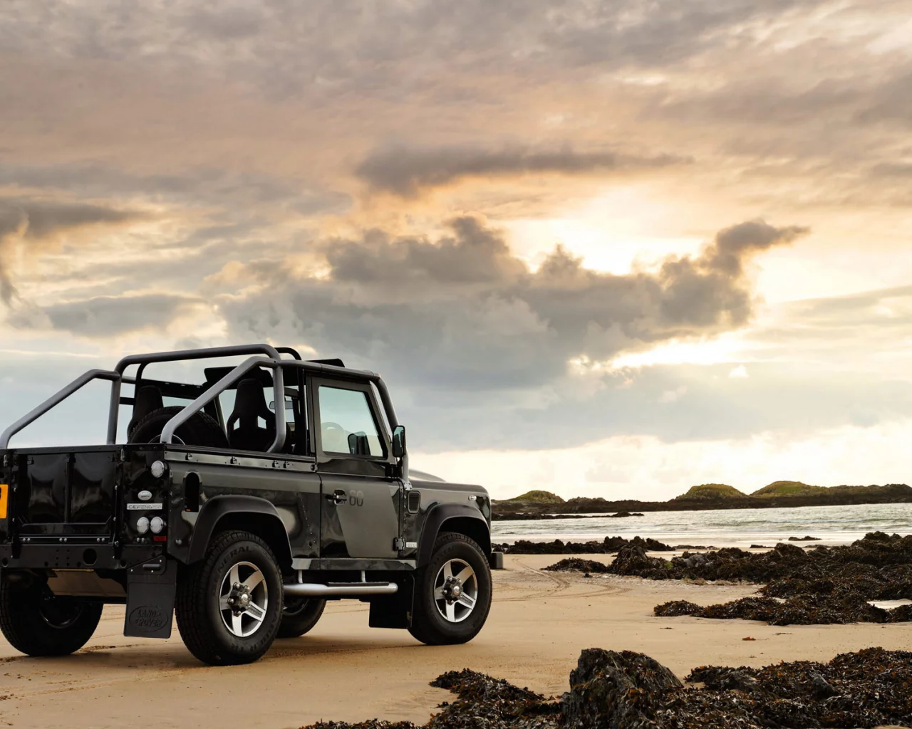 водросли, land rover defender, море