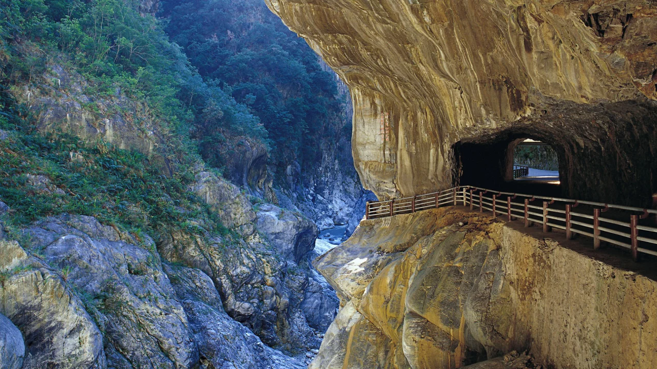 in hualien, taiwan, taroko gorge