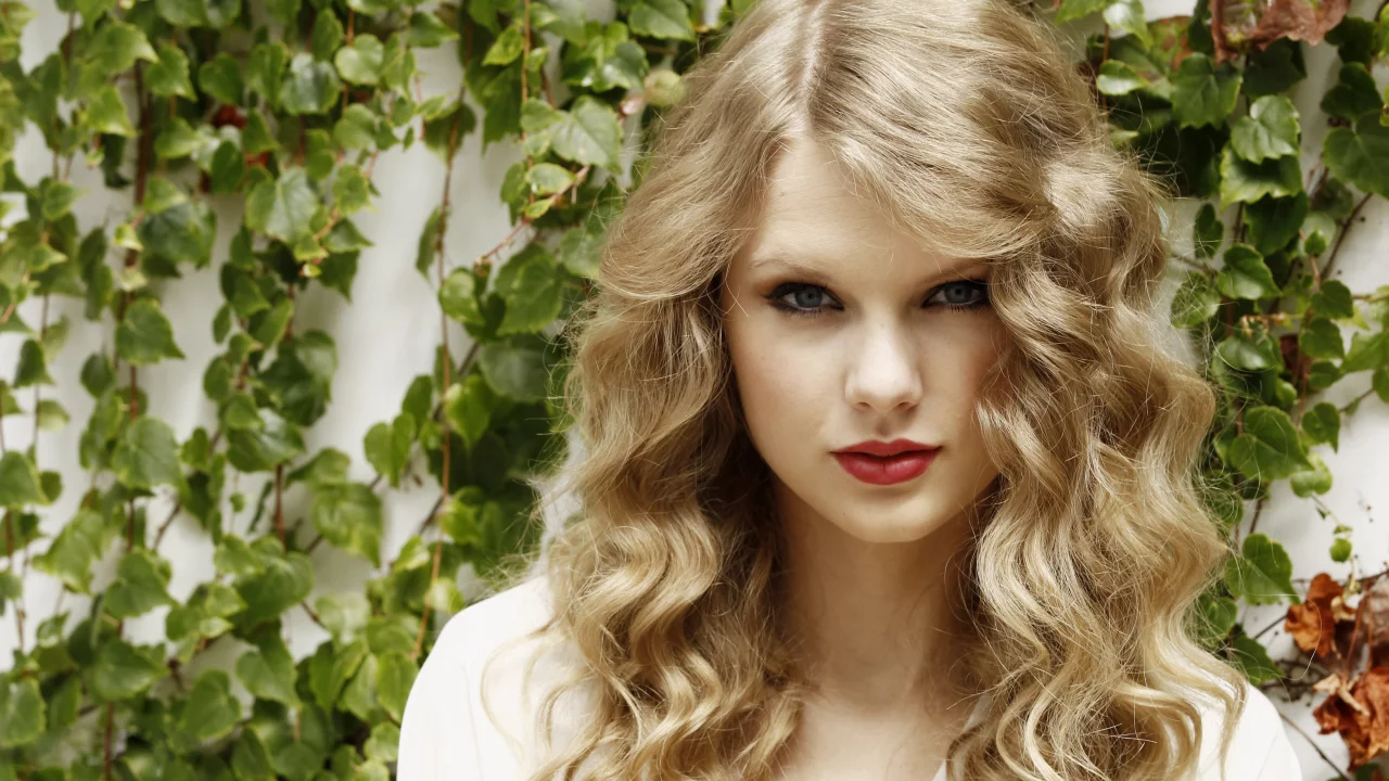taylor swift, блондинка, растения, зеленый фон