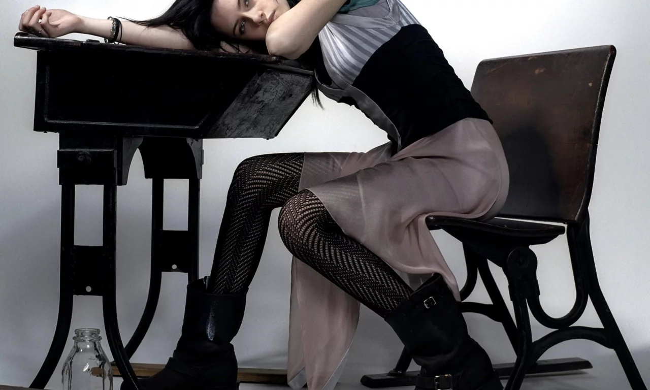 чулки, печаль, фон, сапоги, парта, тоска, kristen, stewart, стул, платье