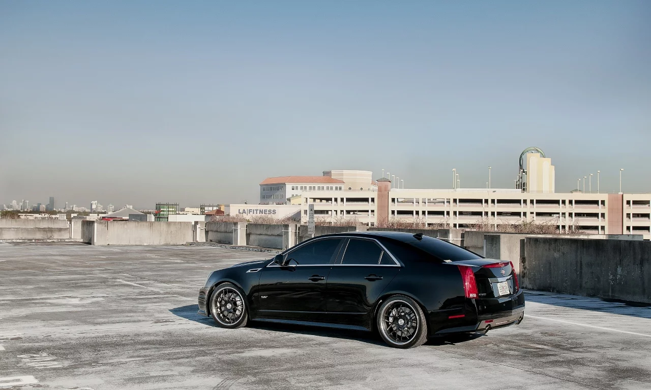 стоянка, cadillac gts-v, дома