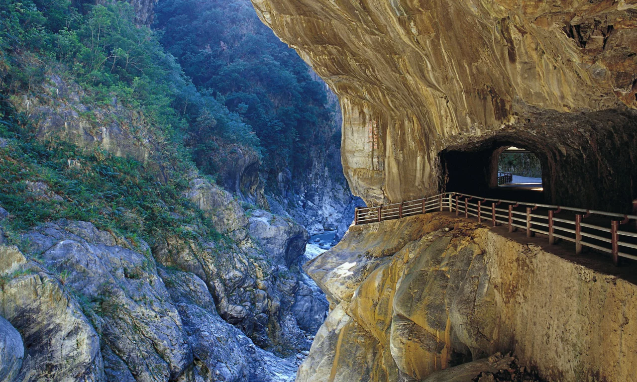 in hualien, taiwan, taroko gorge