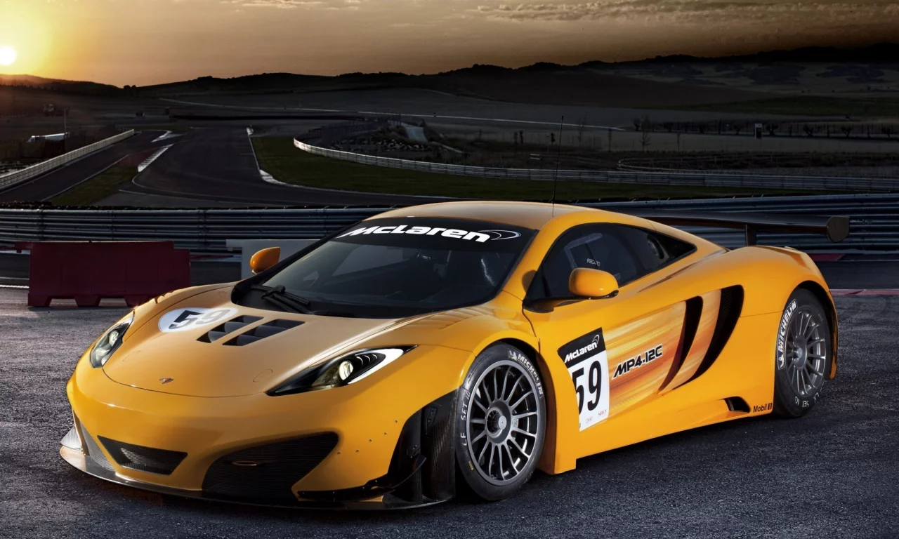 макларен, небо, гт3, гоночный трек, mclaren, gt3, желтый, облака, закат, mp4-12c, солнце
