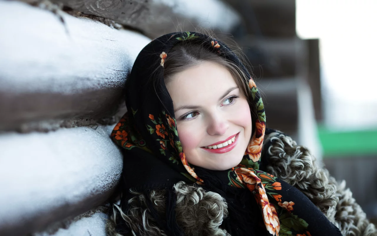 девушка, платок, улыбка, изба, русская