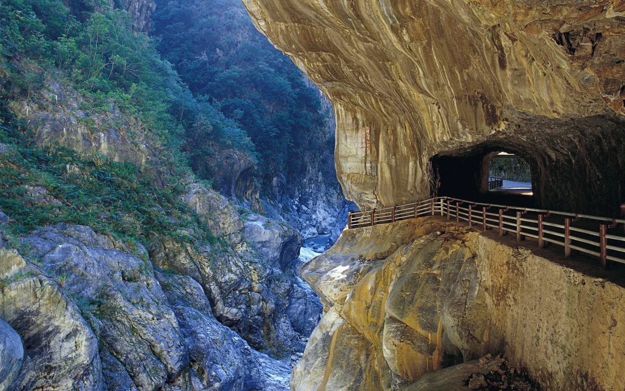 in hualien, taiwan, taroko gorge