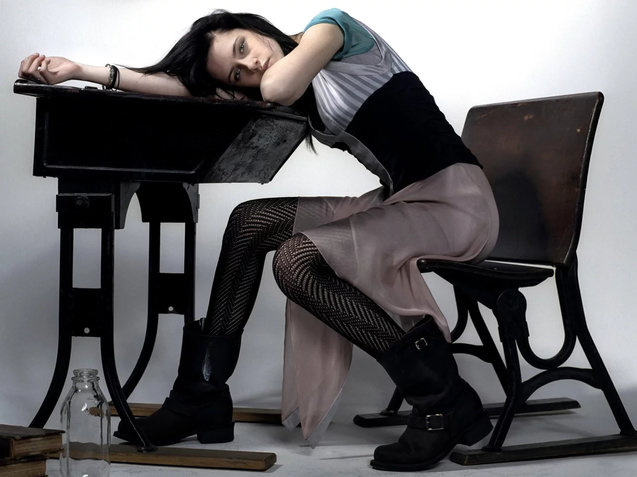 чулки, печаль, фон, сапоги, парта, тоска, kristen, stewart, стул, платье