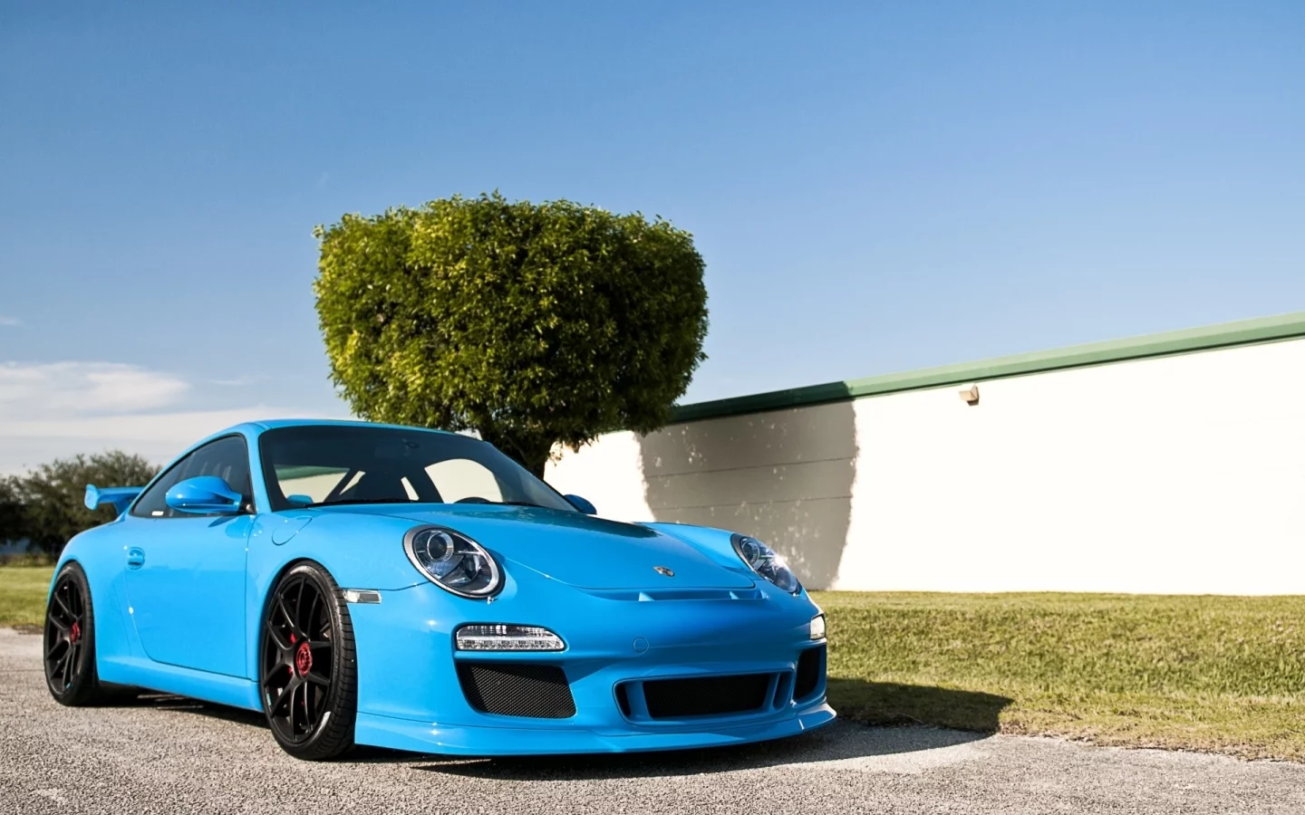 голубой, суперкар, небо, tuning, тюнинг, porsche, гт3, забор, 911, дерево, порше, вид сзади, gt3