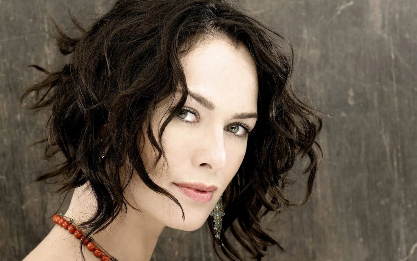 девушка, лена хиди, серьги, lena headey, бусы, актриса, прическа
