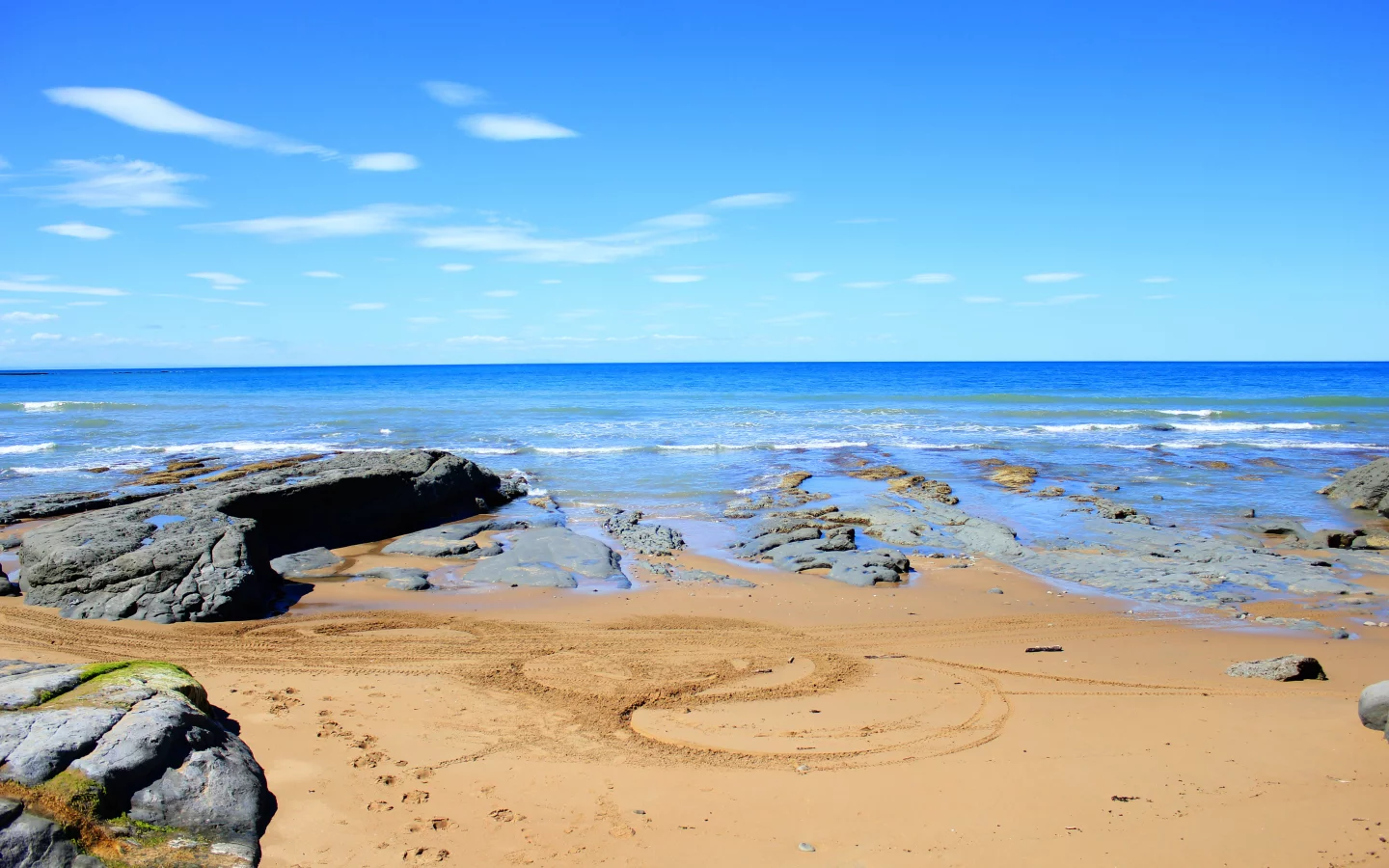 пляж, rocky beach, следы, камни, море, вода, пейзажи