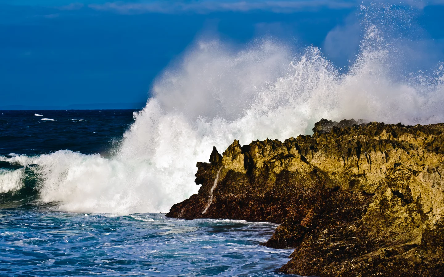 облака, 2560x1598, небо, sky, nature, landscape, waves, волны, пейхаж, вода, rocks, clouds, скалы, океан, ocean, природа, shore, берег, water