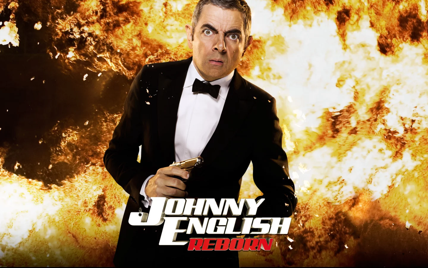 rowan atkinson, смокинг, роуэн аткинсон, johnny english reborn, пламя, пистолет, джонни инглиш перезагрузка