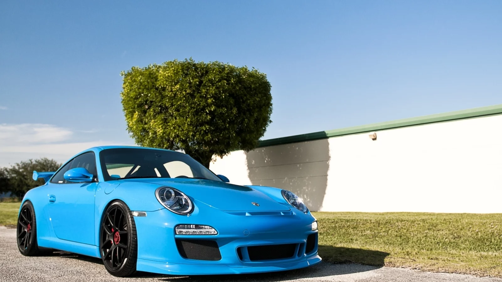 голубой, суперкар, небо, tuning, тюнинг, porsche, гт3, забор, 911, дерево, порше, вид сзади, gt3