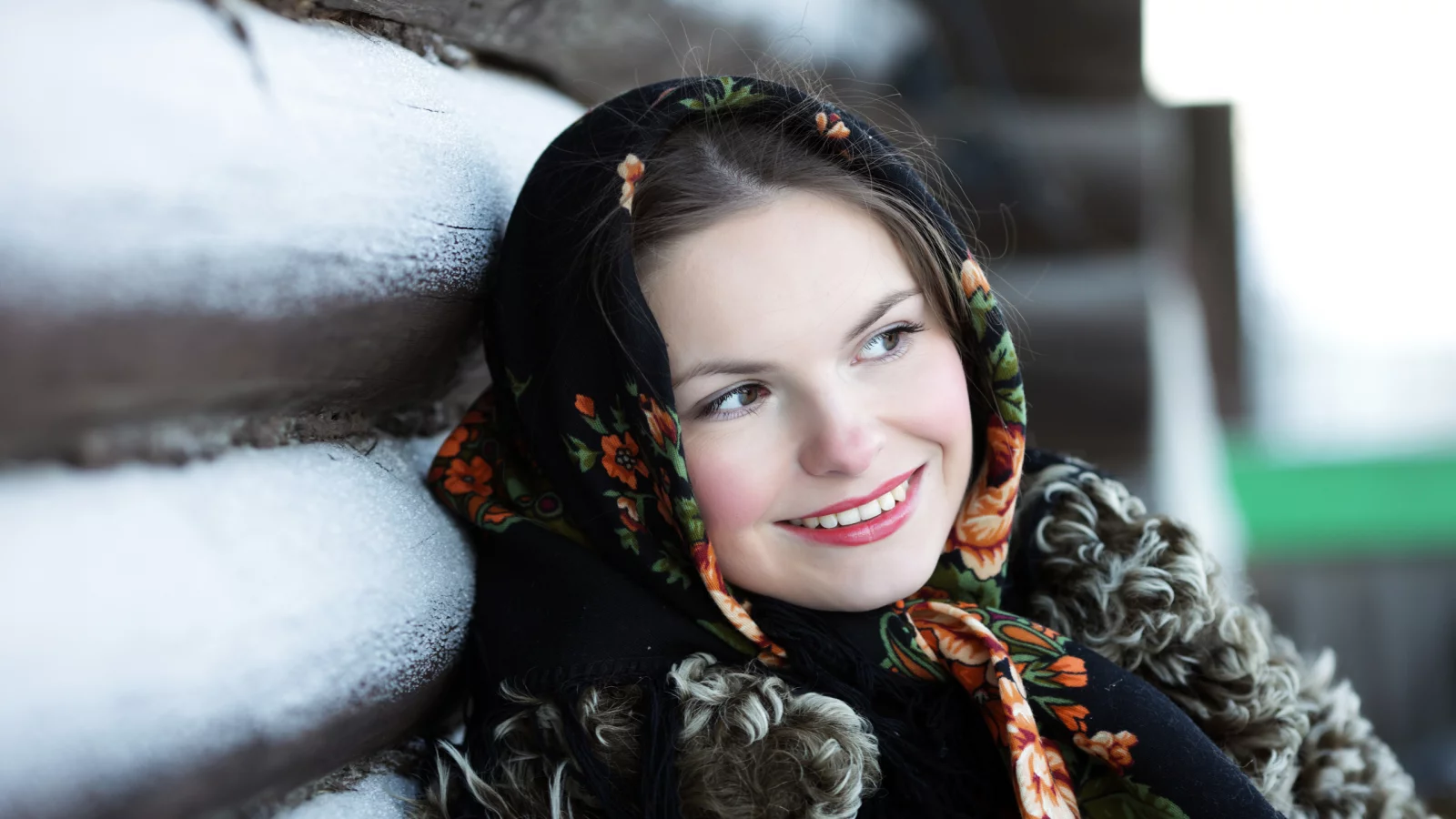 девушка, платок, улыбка, изба, русская