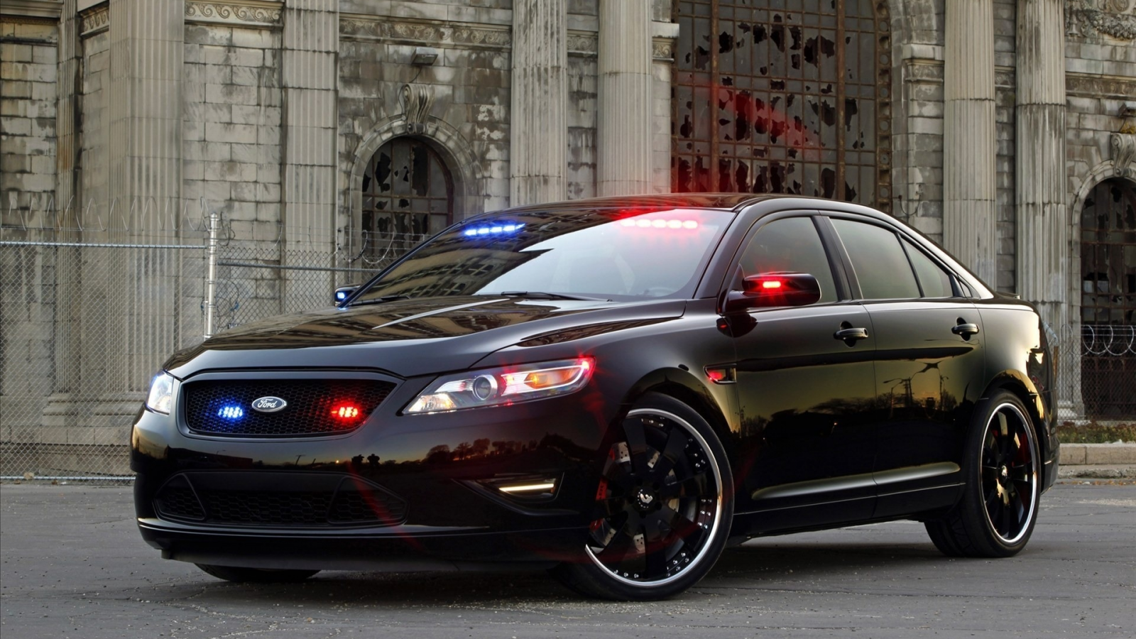 Картинка на рабочий стол interceptor, police, stealth, ford, машины, тачки,  полиция, форды 1600 x 900