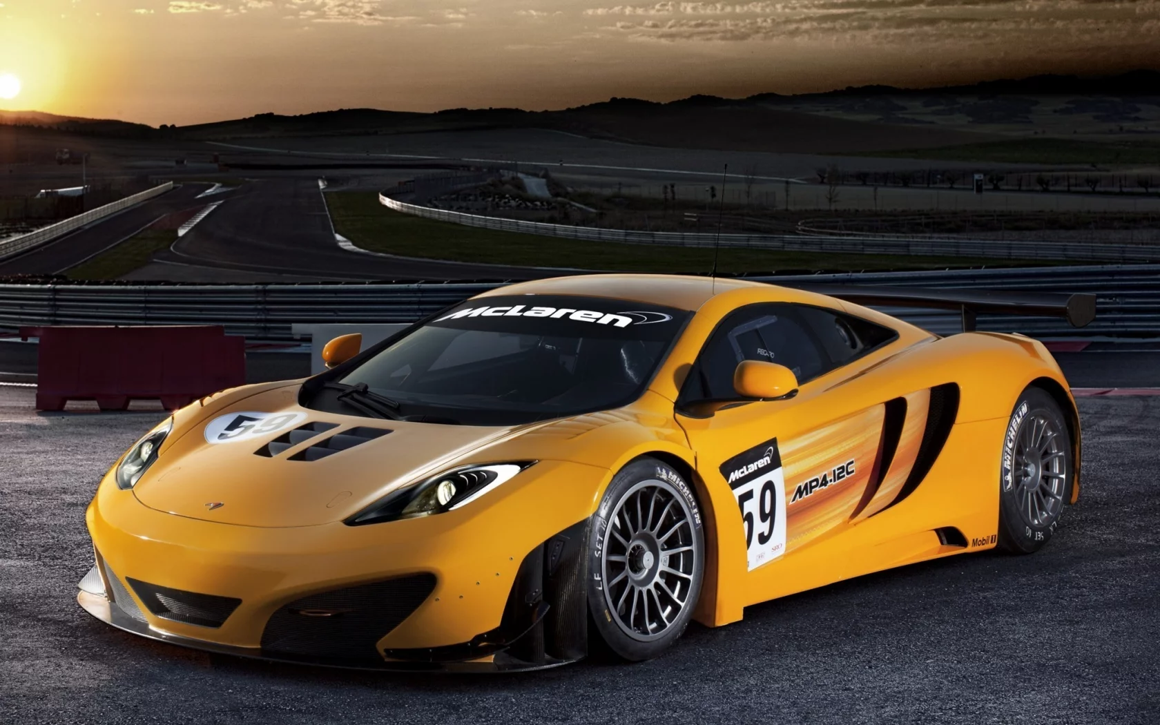 макларен, небо, гт3, гоночный трек, mclaren, gt3, желтый, облака, закат, mp4-12c, солнце