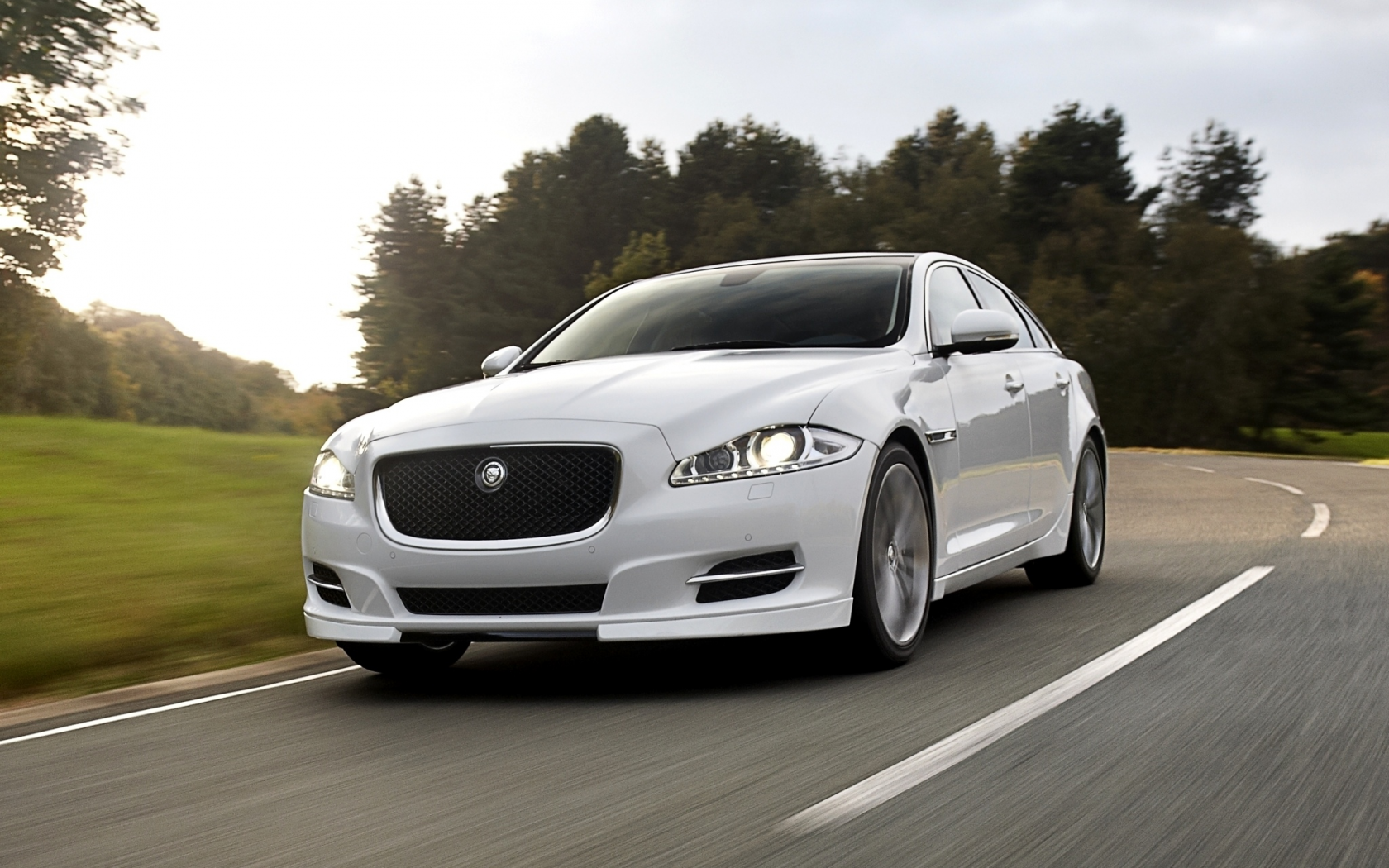 Jaguar xf xj отличия