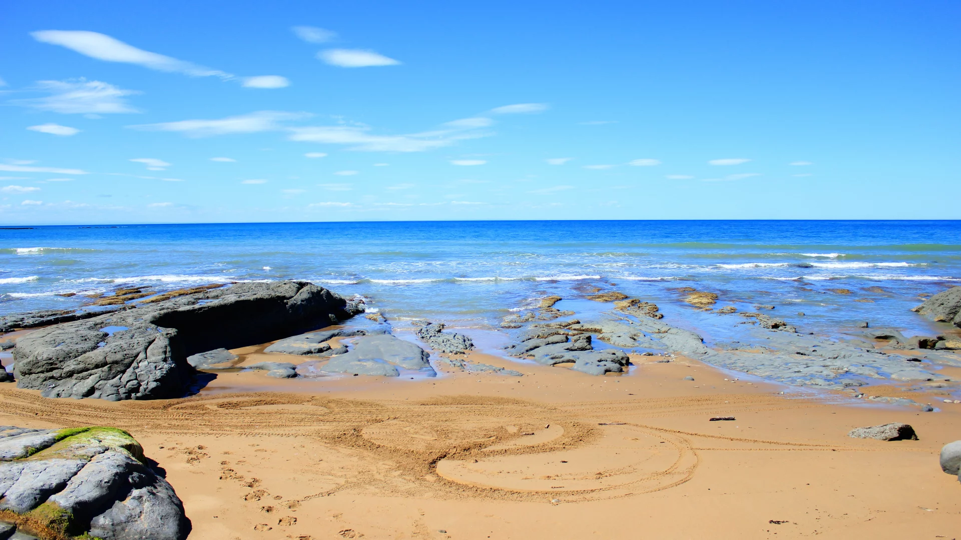 пляж, rocky beach, следы, камни, море, вода, пейзажи