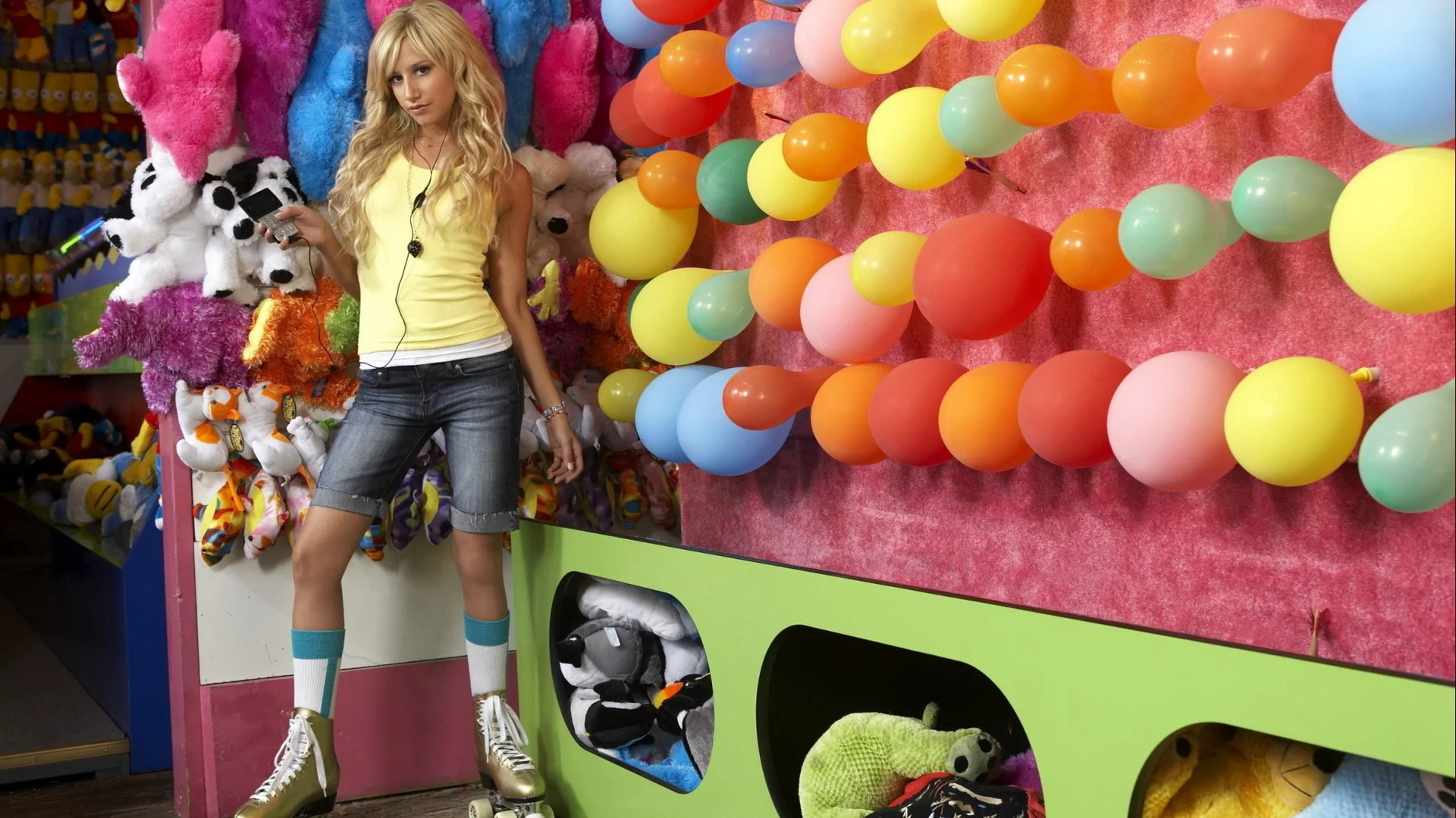 эшли тисдейл, шарики, парк развлечений, ashley tisdale, игрушки