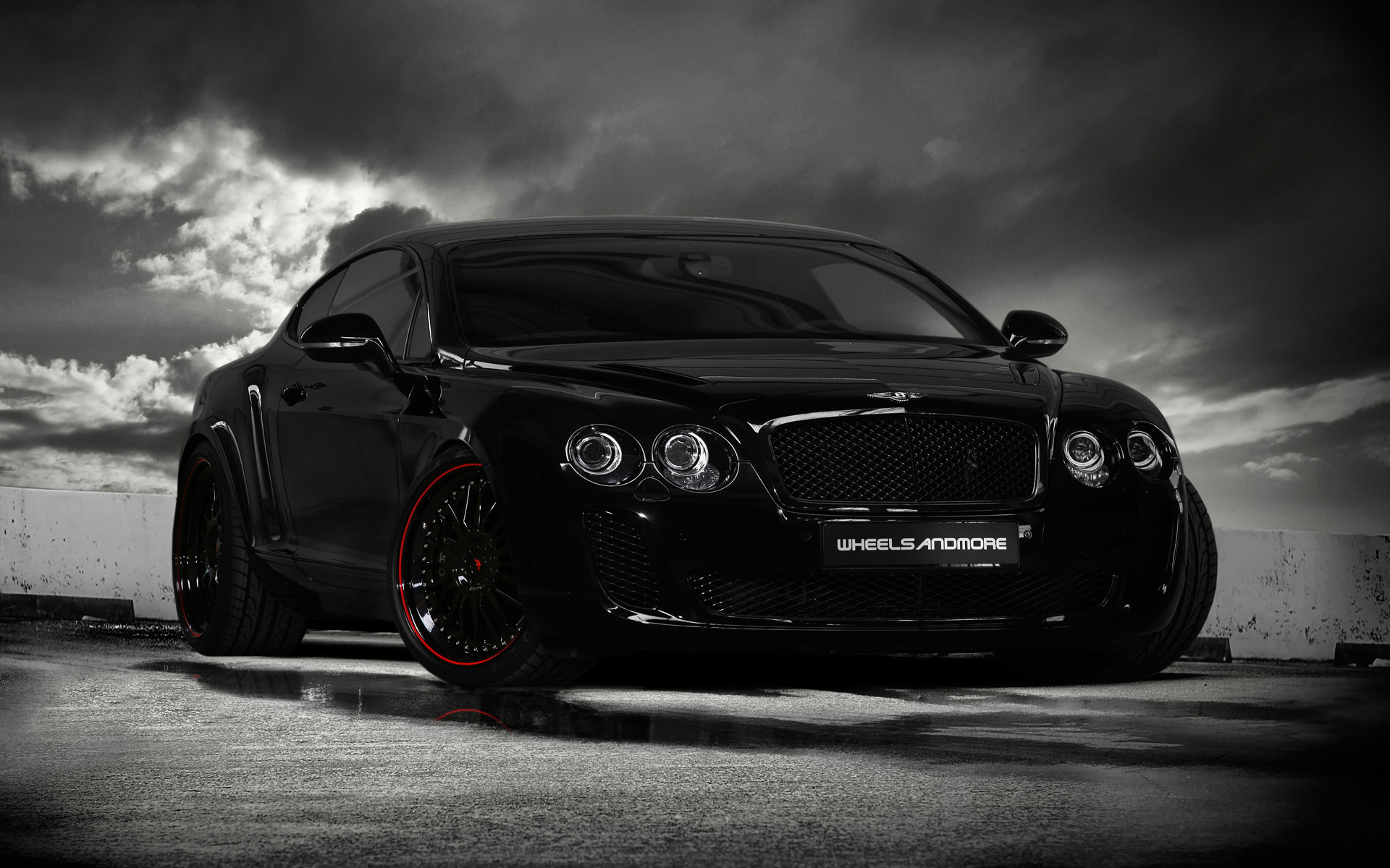 Крутая машина на черном фоне
