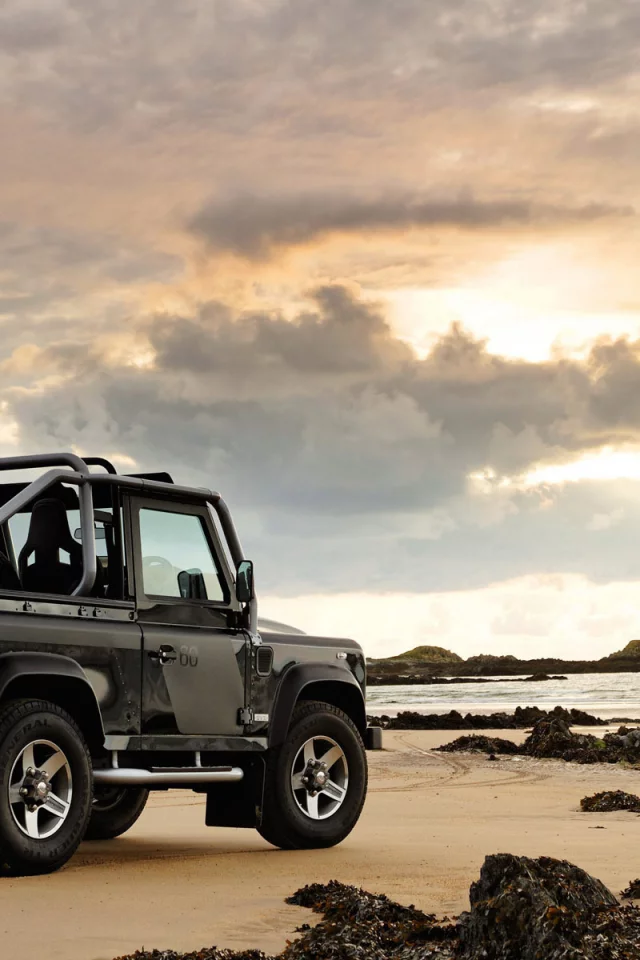 водросли, land rover defender, море