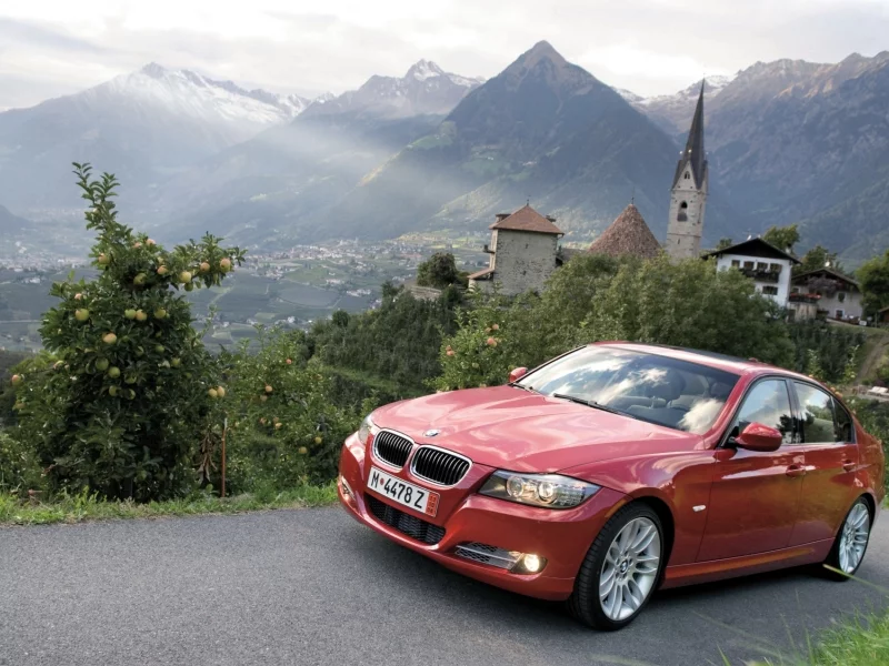 дерево, 3 series, 325i, пейзаж, bmw, передок, дома, панорама, бмв, 3 серии, седан, горы, красный, плоды, sedan