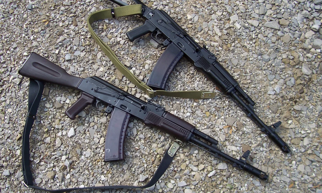 2 штуки, ак-74, автоматы калашникова, калаш, гравий