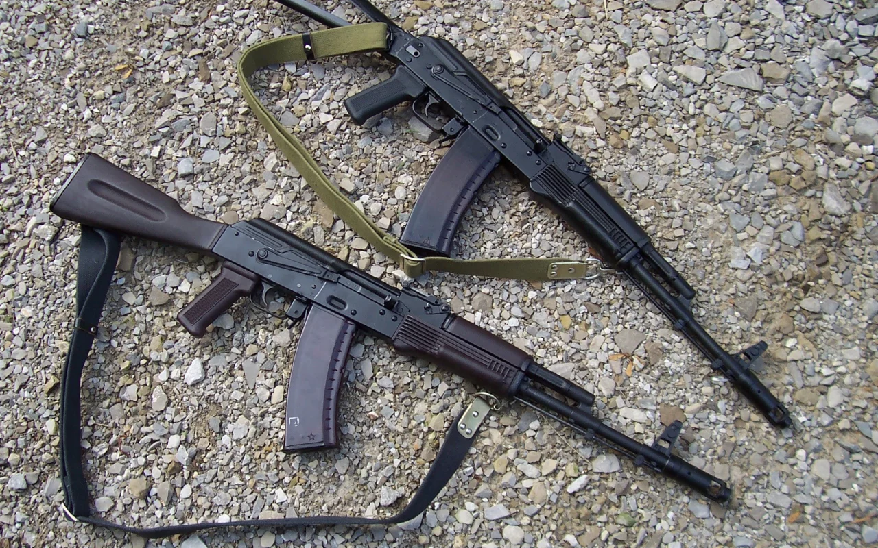 2 штуки, ак-74, автоматы калашникова, калаш, гравий