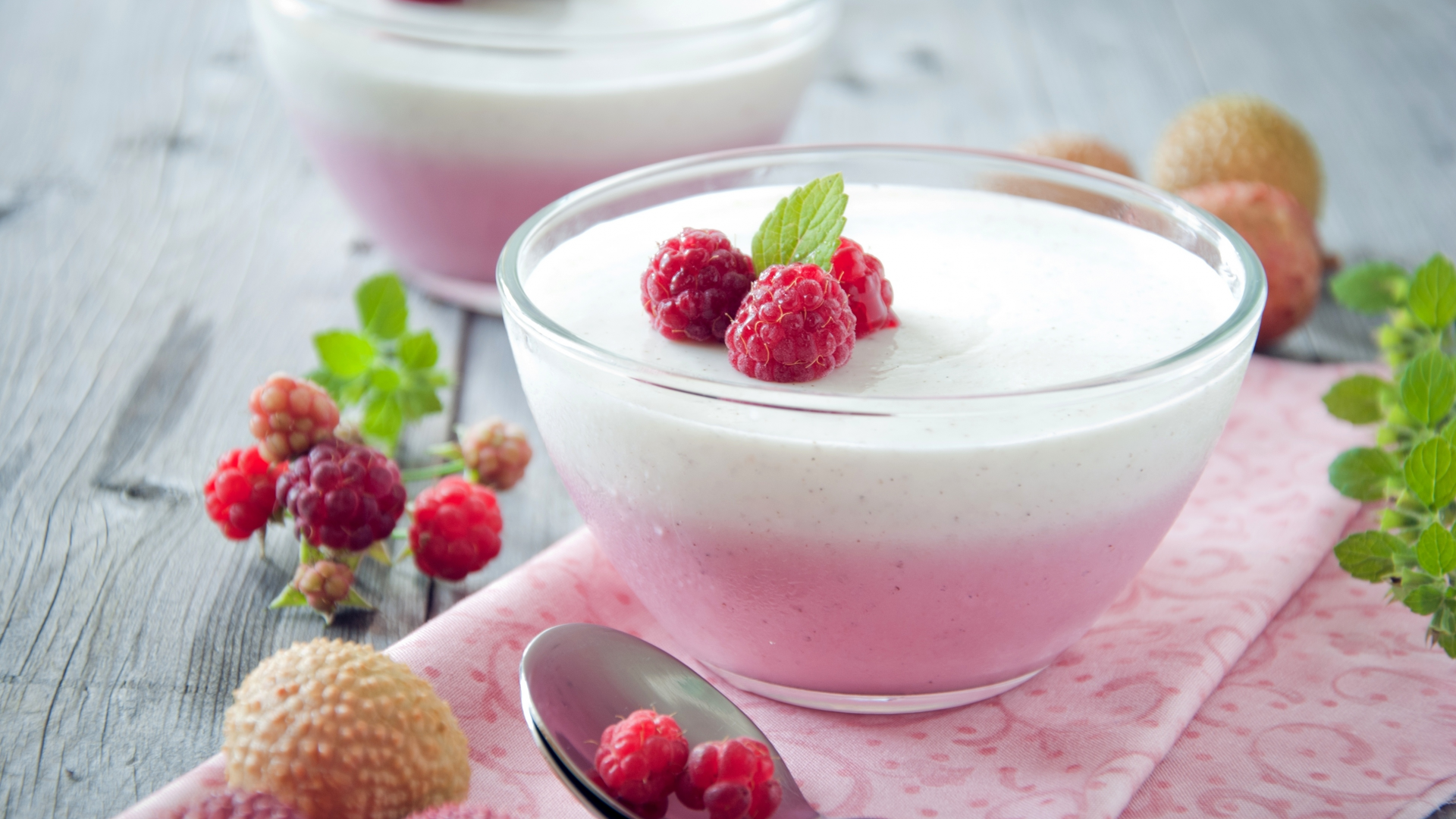 Raspberry panna Cotta десерт