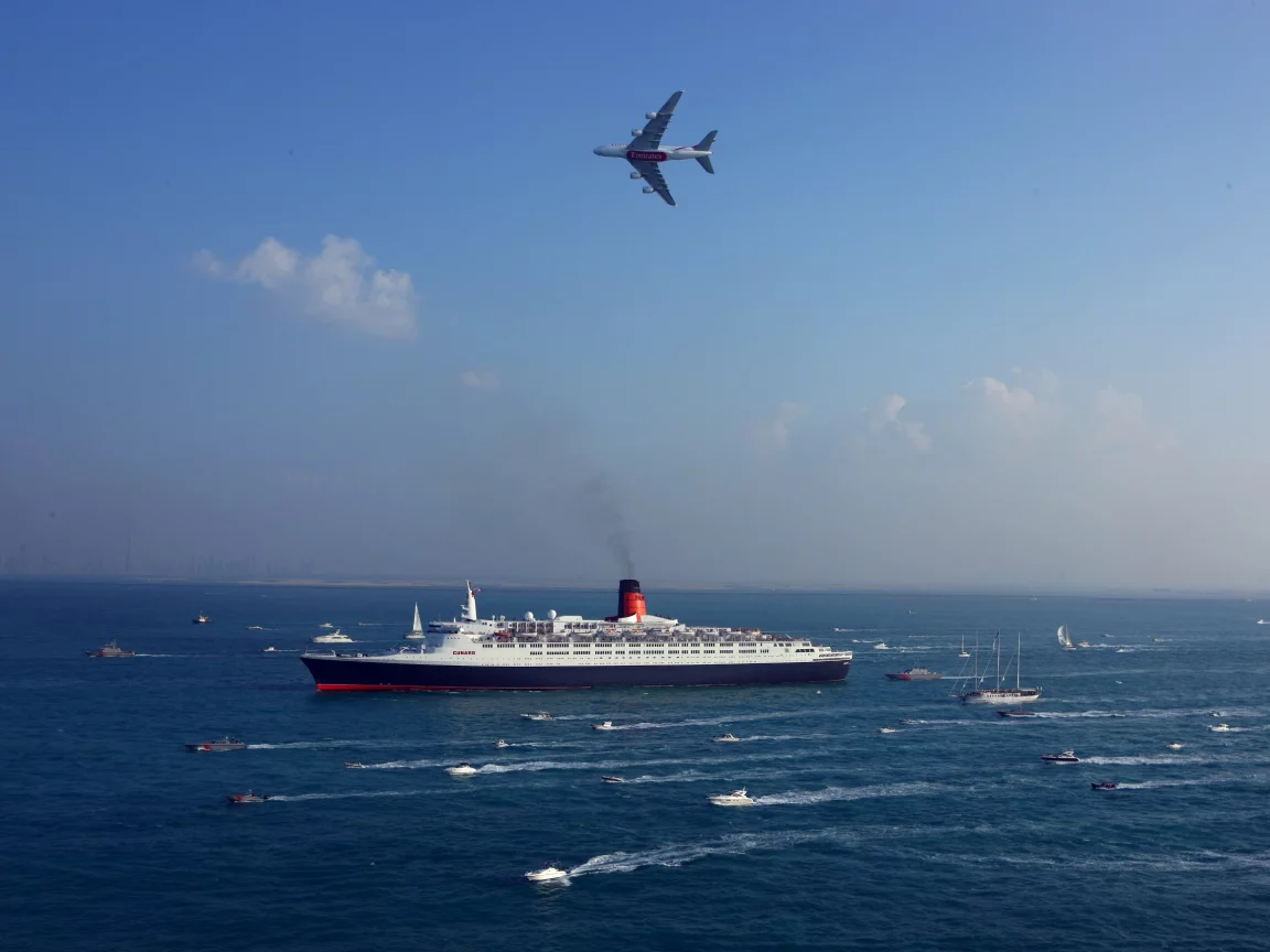 queen elizabeth, airbus, a380, авиалайнер, 2, emirates airline, самолет
