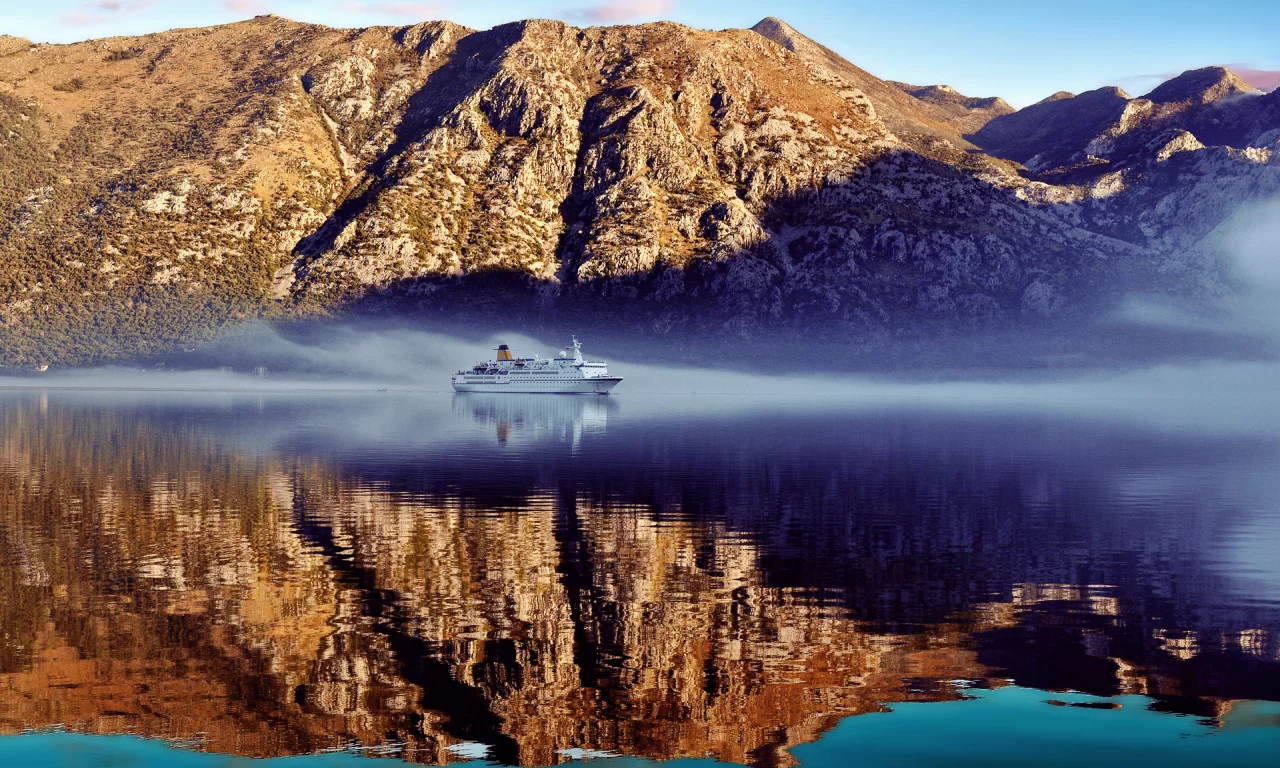 горы, корабль, небо, отражения, вода