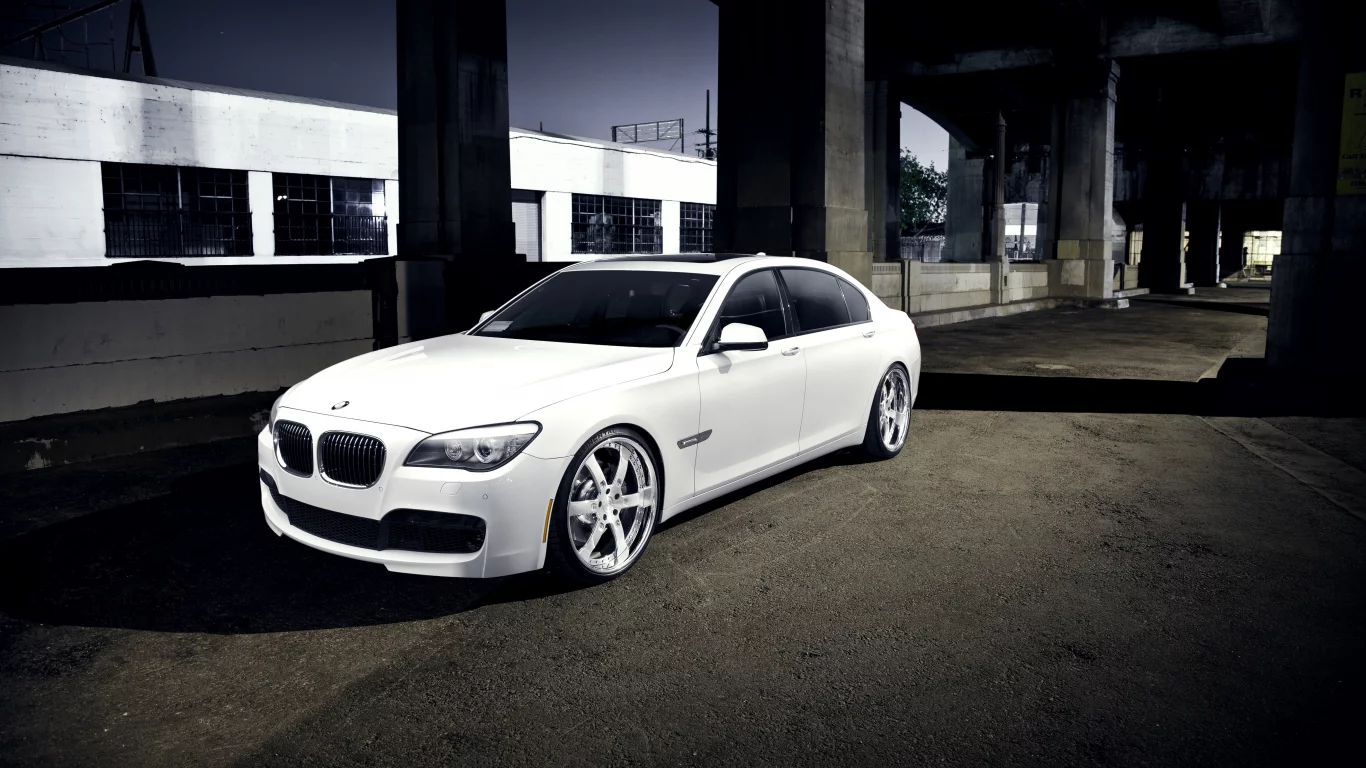 white, 7 series, f02, bmw, 750li, бетонные опоры, ночь, бмв, белый