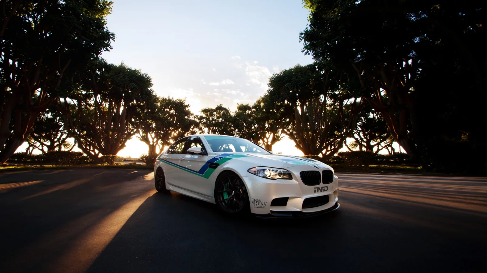 вид спереди, bmw, бмв, закат, белый, m5, white, f10, деревья