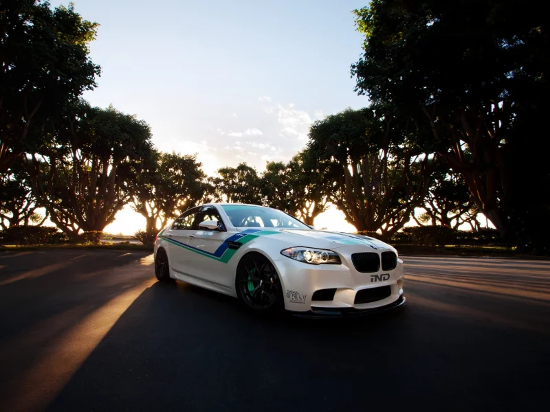 вид спереди, bmw, бмв, закат, белый, m5, white, f10, деревья