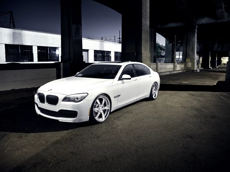 white, 7 series, f02, bmw, 750li, бетонные опоры, ночь, бмв, белый