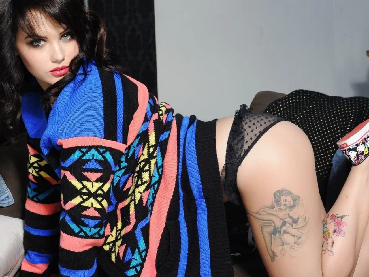брюнетка, взгляд, тату, девушка, mellisa clarke, кофта