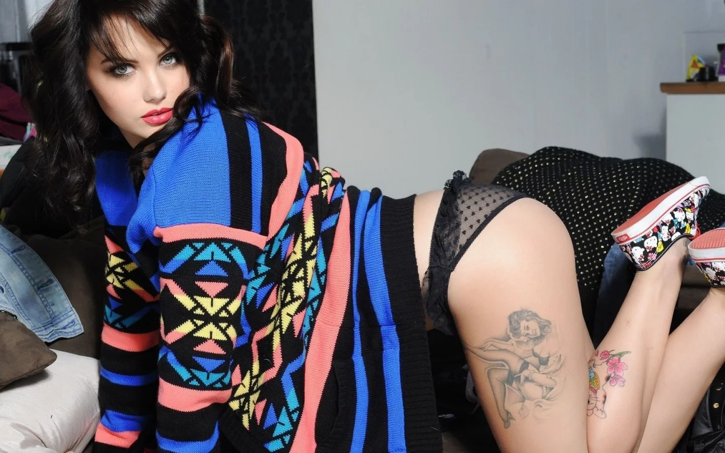 брюнетка, взгляд, тату, девушка, mellisa clarke, кофта