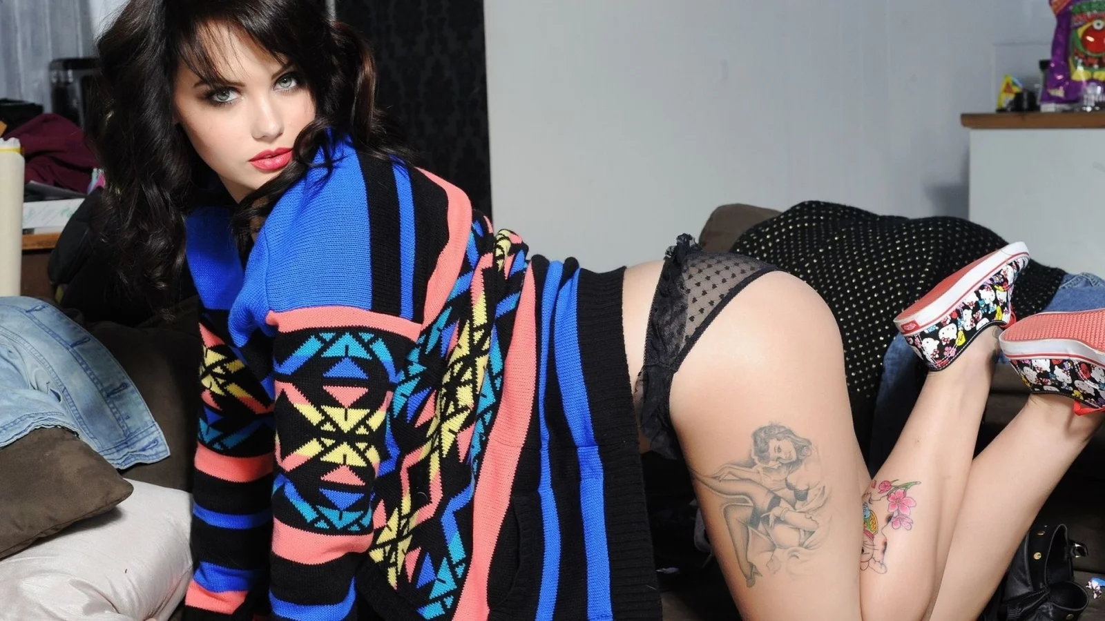 брюнетка, взгляд, тату, девушка, mellisa clarke, кофта