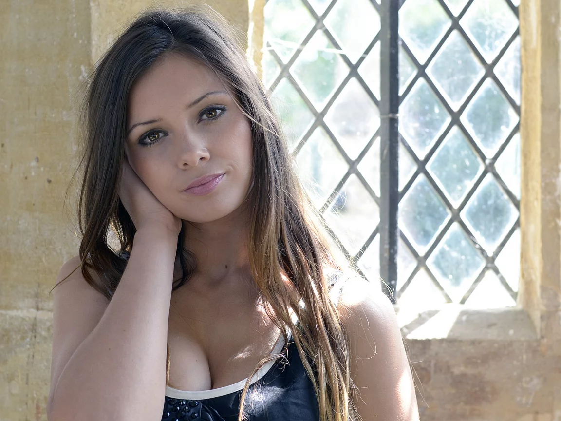 взгляд, louisa marie, губы, грудь, улыбка, глаза, волосы